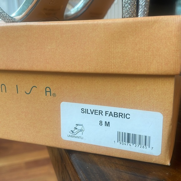 Unisa Silver Fabric heels, Sz 8 M - Picture 7 of 7